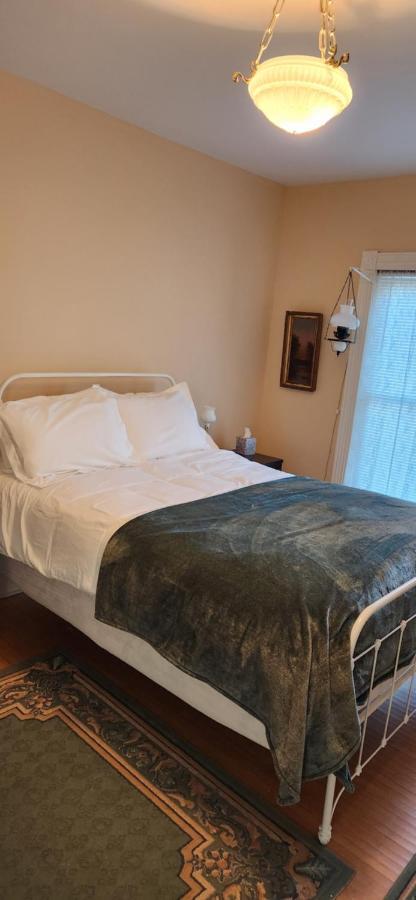 Oaklawn Inn Меномони Екстериор снимка