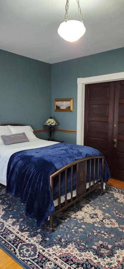 Oaklawn Inn Меномони Екстериор снимка